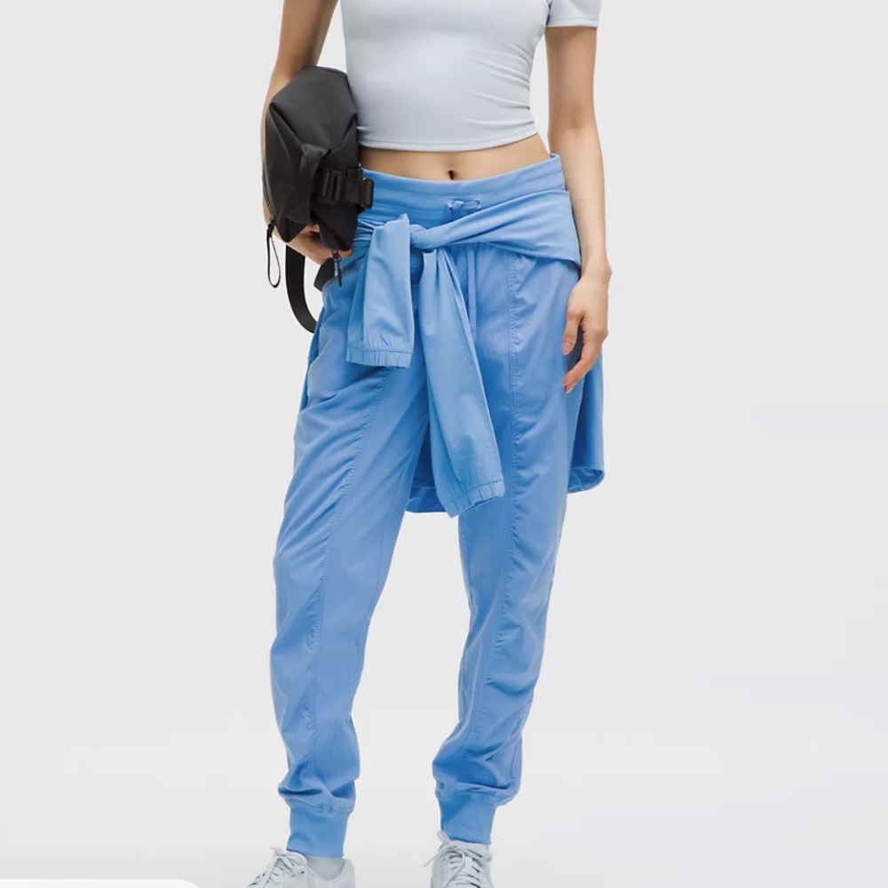 NWT Lululemon Dance Studio Mid Rise Jogger - Picture 2 of 3